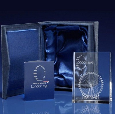 CRYSTAL GLASS TRAVEL & TOURISM PAPERWEIGHT OR AWARD