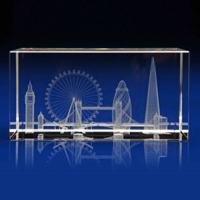CRYSTAL GLASS LONDON SKYLINE PAPERWEIGHT OR AWARD