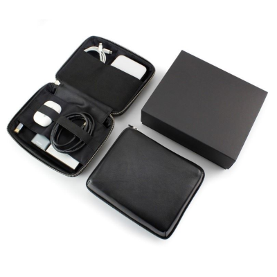 SANDRINGHAM NAPPA LEATHER ZIP TRAVEL POUCH in Black