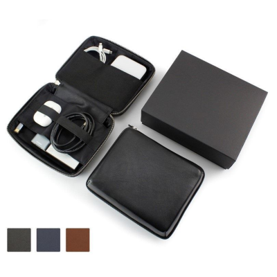 SANDRINGHAM NAPPA LEATHER ZIP TRAVEL POUCH in Brown & Navy