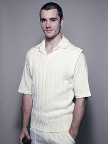 FINDEN & HALES SLEEVELESS CRICKET SWEATER