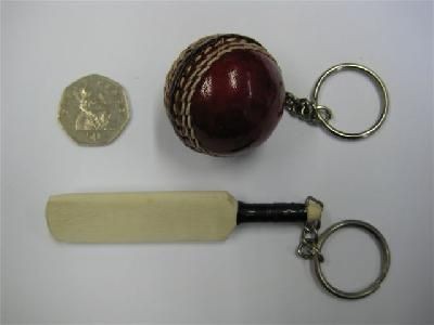 MINI CRICKET BAT KEYRING