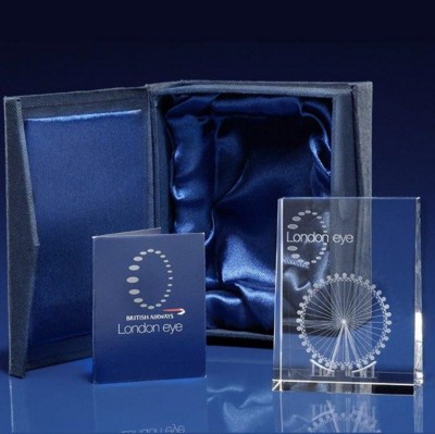 CRYSTAL GLASS TRAVEL & TOURISM PAPERWEIGHT OR AWARD