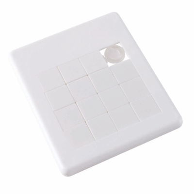 HANDY SQUARE-SHAPED PUZZLE PASTIME