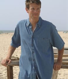 FRONT ROW SHORT SLEEVE LIGHTWEIGHT DENIM SHIRT