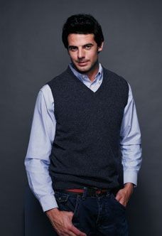 HENBURY LAMBSWOOL V NECK TANK TOP JUMPER