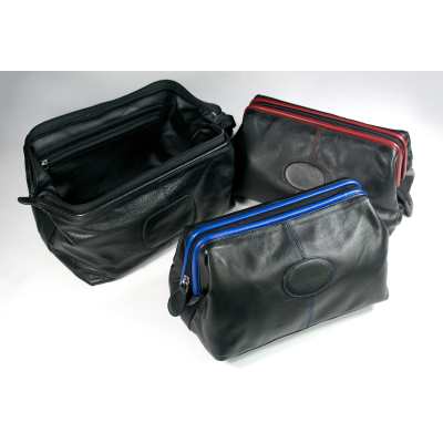 MELBOURNE WASH BAG IN BLACK WITH BLACK TRIM