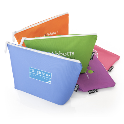 TOILETRY BAG FROM RECYCLED BOTTLES