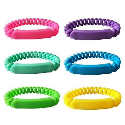 TWISTED SILICONE WRIST BAND